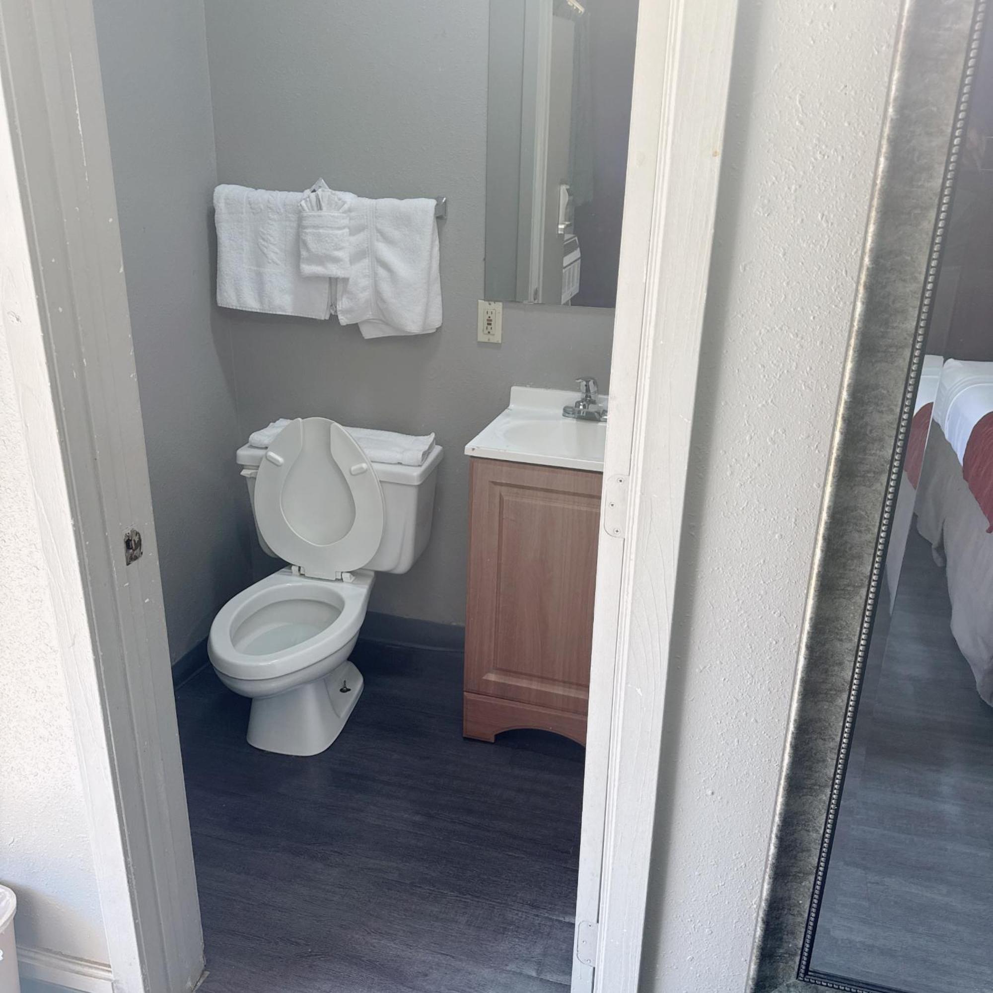בוסייר סיטי Deluxe Inn מראה חיצוני תמונה